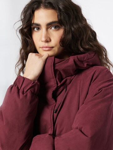 Manteau d’hiver 'Sleepi' Volcom en rouge