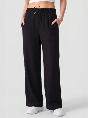 Tommy Life Pants in Black: front