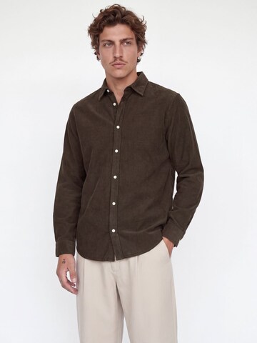 Coupe regular Chemise JACK & JONES en marron : devant