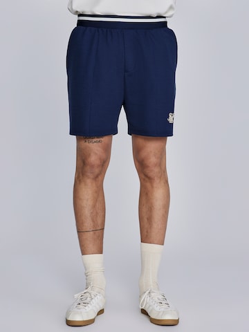 SikSilk Regular Shorts in Blau: Vorderseite