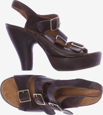 Chie Mihara Sandals & High-Heeled Sandals in 38,5 in Brown: front