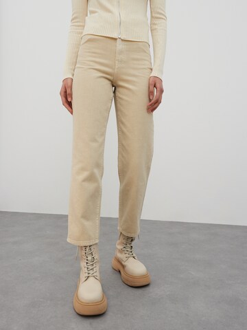 EDITED Regular Jeans 'Pepin' in Beige: predná strana