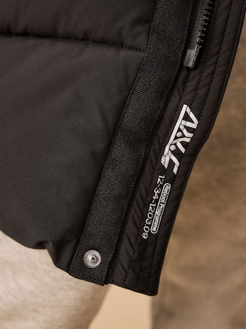 Next - Abrigo en negro