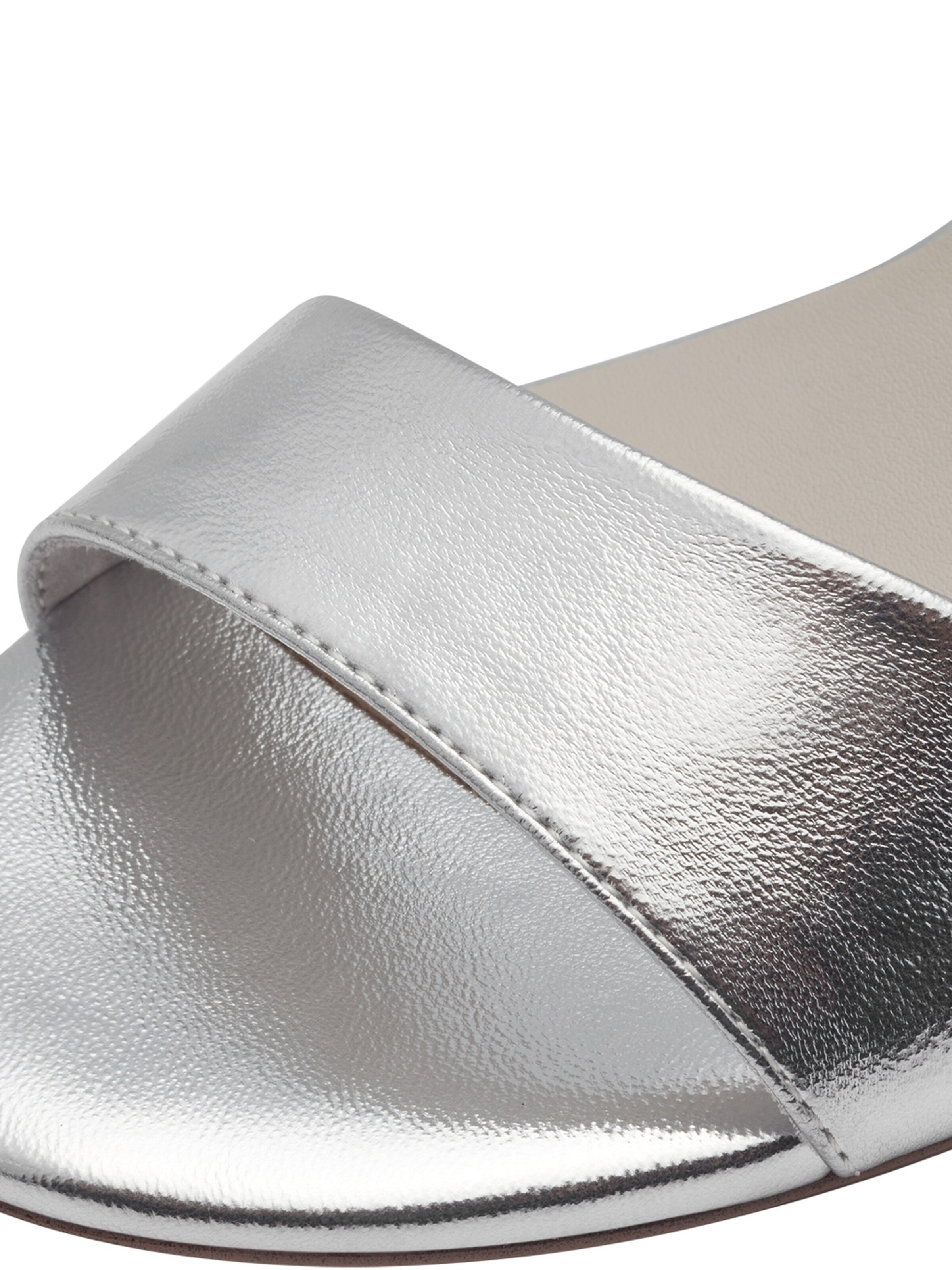 Sandale cu baretă de la Tamaris pe argintiu