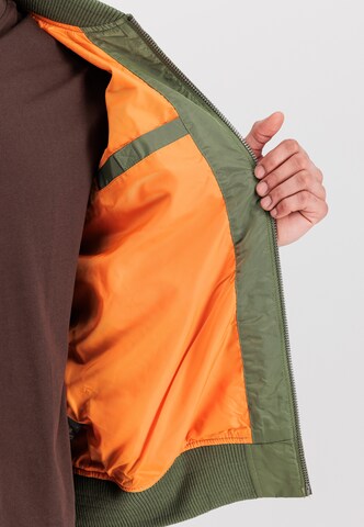 ALPHA INDUSTRIES Kurtka przejściowa 'MA-1 TT' w kolorze zielony