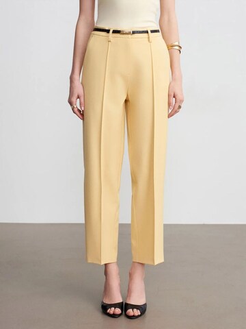 Regular Pantalon Dilvin en jaune : devant