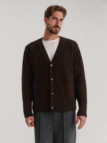 Vestes en maille TRAPP en marron : devant