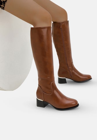 Elara Stiefel in Braun