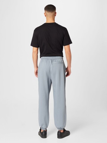 Calvin Klein Jeans Дънки Tapered Leg Панталон 'INSTITUTIONAL' в сиво