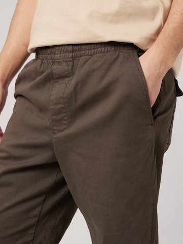 Loosefit Pantalon Deeluxe en marron