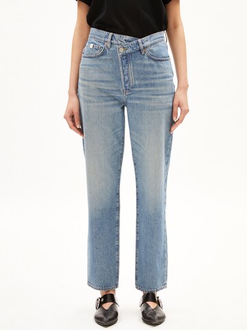 ARMEDANGELS Regular Jeans 'AIKALA' in Blauw: voorkant
