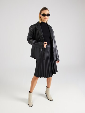 Top 'Charlize' di ABOUT YOU in nero