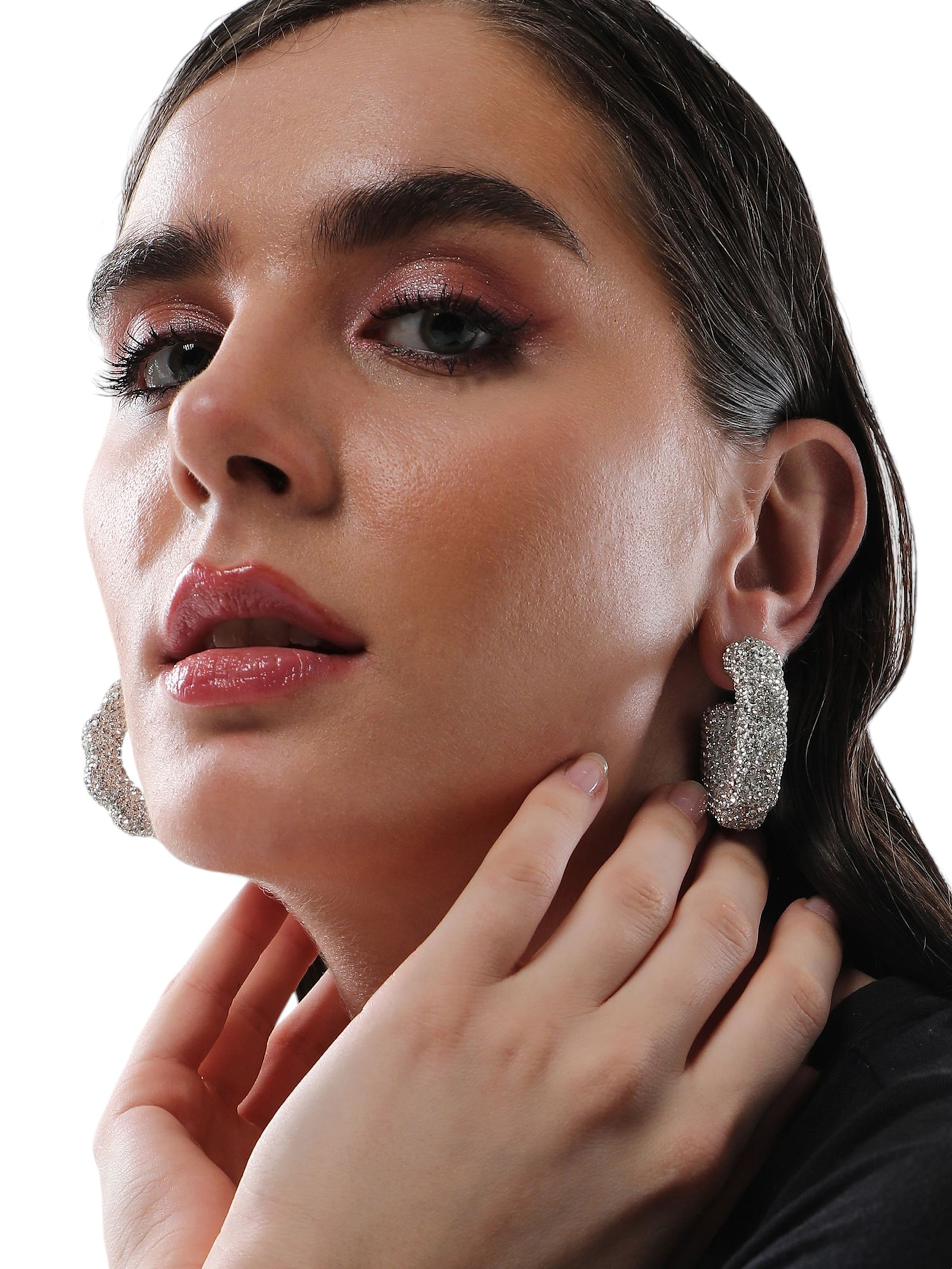 Cercei ' Petunia ' de la SOHI pe argintiu: față