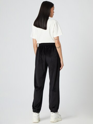 Tapered Pantaloni 'Dominic' de la ABOUT YOU x Dardan pe negru