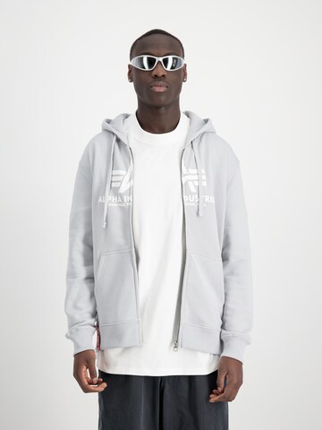 Veste de survêtement ALPHA INDUSTRIES en gris : devant