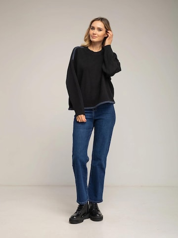 Pullover 'Jersey de punto oversize con detalle de pespunte en el bajo y en los hombros. (NEGRO)' di Tantra in nero