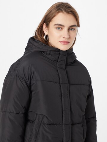 NA-KD Зимняя куртка в Черный