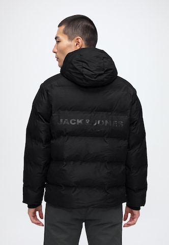 JACK & JONES Zimska jakna 'JCOBOSTON' | črna barva: zadnja stran