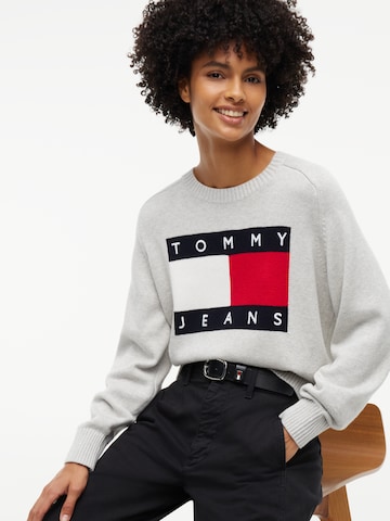 Pull-over Tommy Jeans en gris