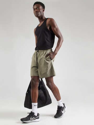 Nike Sportswear Regular Панталон в зелено