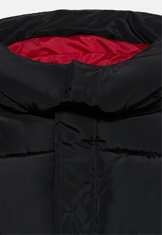 Geacă de iarnă de la GUESS pe negru