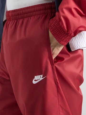 Nike Sportswear - Fato de jogging 'CLUB' em vermelho