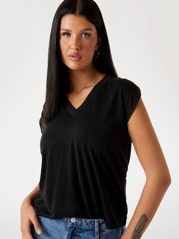 GUESS Top in Black