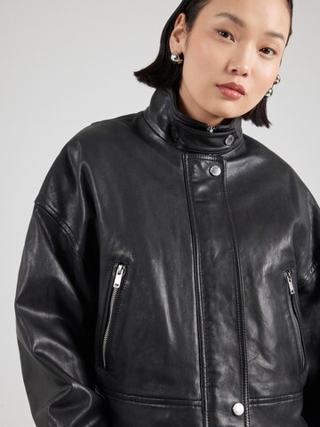 melns Weekend Max Mara Starpsezonu jaka