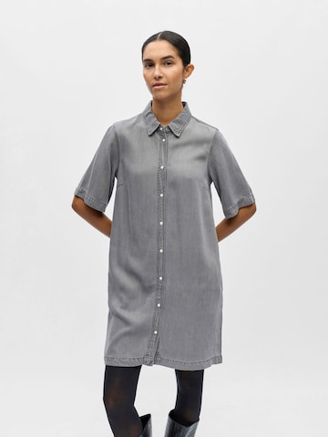 OBJECT - Vestido camisero 'OBJFRAME' en gris: frente