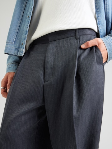 TOPMAN Wide leg Pleat-front trousers in Grey