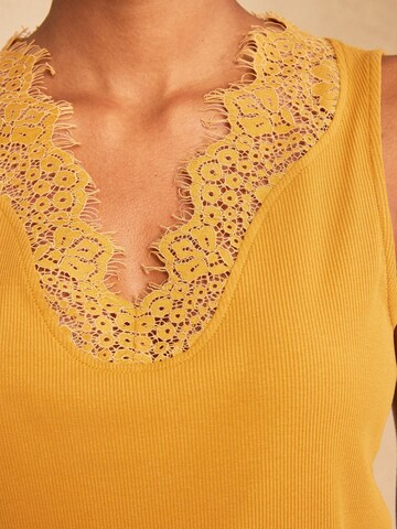 Haut love & roses en jaune