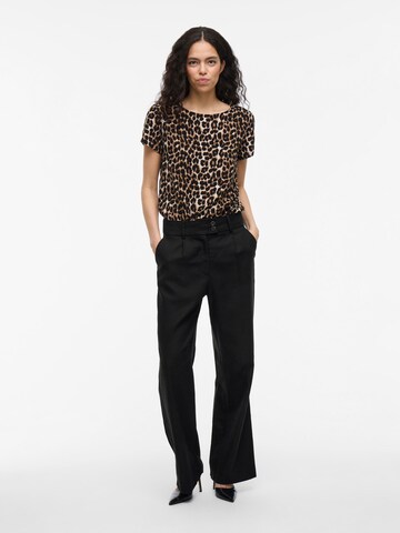 VILA Regular Pleat-Front Pants 'VIPockey' in Black