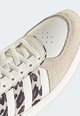 Baskets basses ADIDAS SPORTSWEAR en blanc