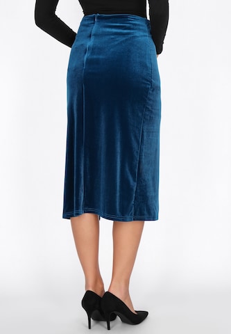 faina Rok in Blauw