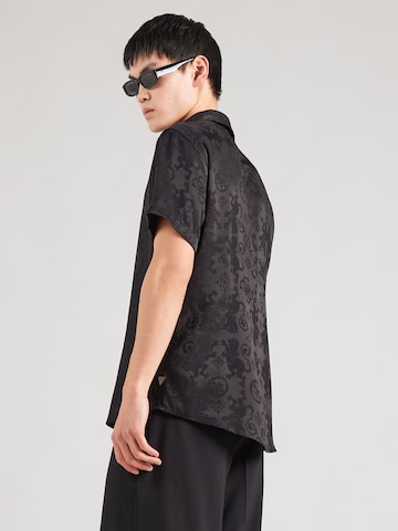 juoda GUESS Standartinis modelis Marškiniai