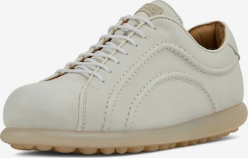 Baskets basses 'Pelotas Ariel' CAMPER en blanc : devant