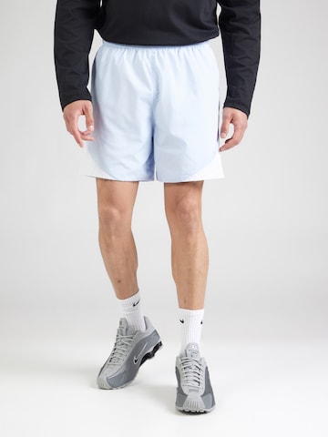 Largi Pantaloni 'WR' de la Nike Sportswear pe albastru: față