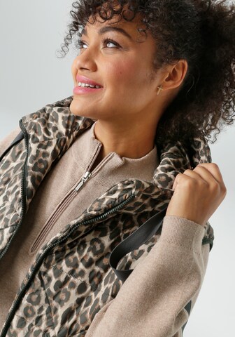 Aniston Vest in Brown