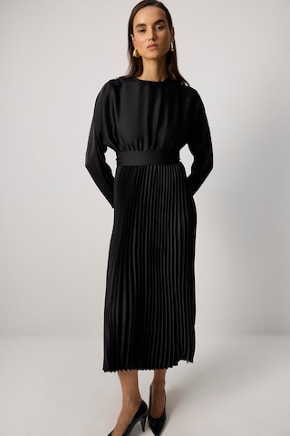 Touche Prive Dress in Black: front