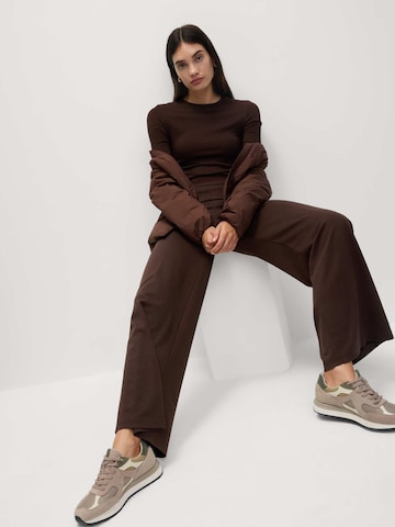 Wide leg Pantaloni di Marks & Spencer in marrone: frontale