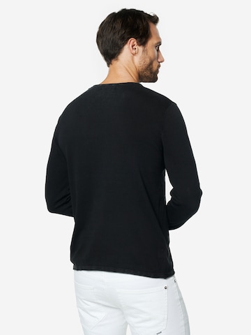 Pulover de la KOROSHI pe negru