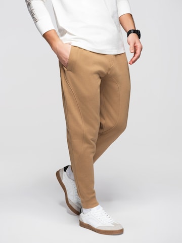 Effilé Pantalon de sport Ombre en marron