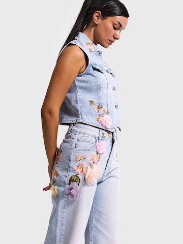 IT'S BASIC Bodywarmer 'FLORAL DENIM WAISTCOAT' in Blauw
