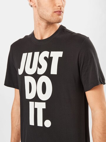 Nike Sportswear T-Shirt in Schwarz