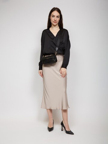 Michael Kors - Bolso de hombro 'Jet Set Travel Small Flap Crossbody With Tech Attachment' en negro