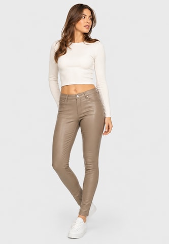 Elara Slimfit Broek in Bruin