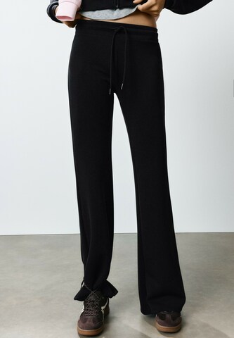 Pull&Bear Flared Hose in Schwarz: Vorderseite