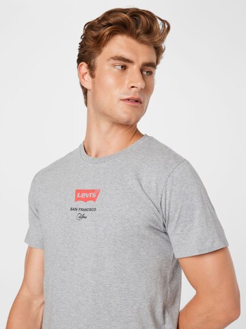 LEVI'S ®regular Majica 'Housemark Graphic Tee' - siva boja