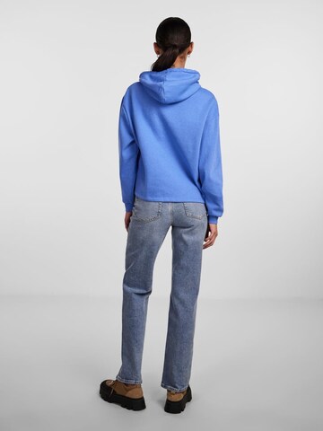 Sweat-shirt 'Chilli' PIECES en bleu