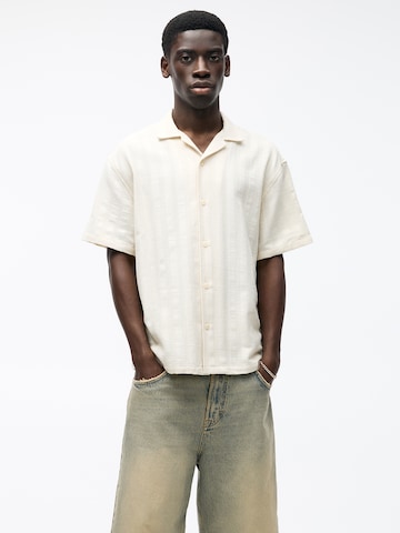 Pull&Bear Comfort fit Button Up Shirt in White: front